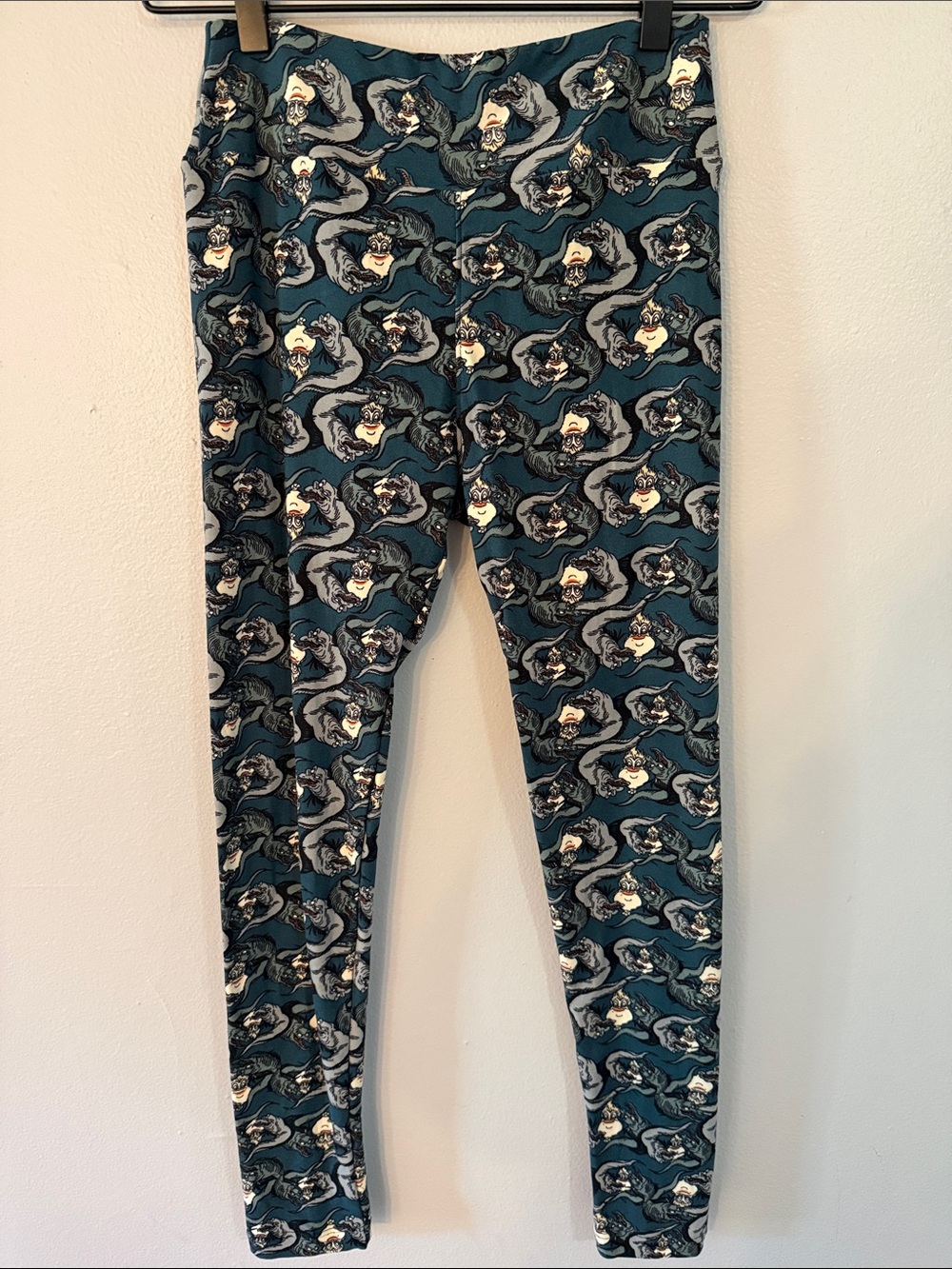 LuLaRoe Disney Villains Ursula Teal & Black Novelty Print Leggings